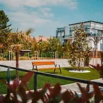 Onyx Luxury Апарт-отель Шарвар