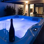 Onyx Luxury Апарт-отель Шарвар
