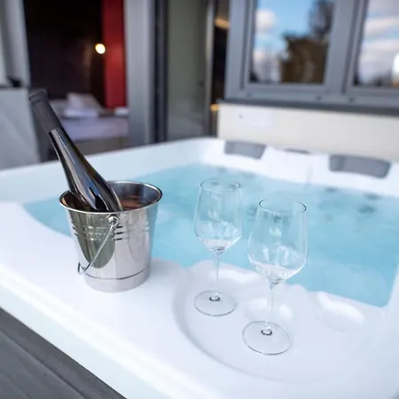 Ξενοδοχείο με διαμερίσματα Onyx Luxury 4*