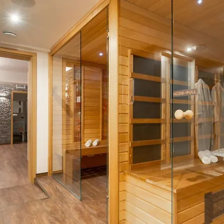 Ξενοδοχείο με διαμερίσματα Onyx Luxury