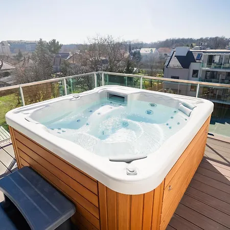 Onyx Luxury
