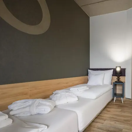 Onyx Luxury