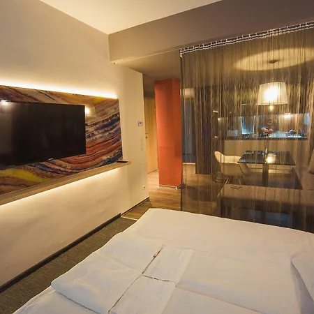 Onyx Luxury Sarvar